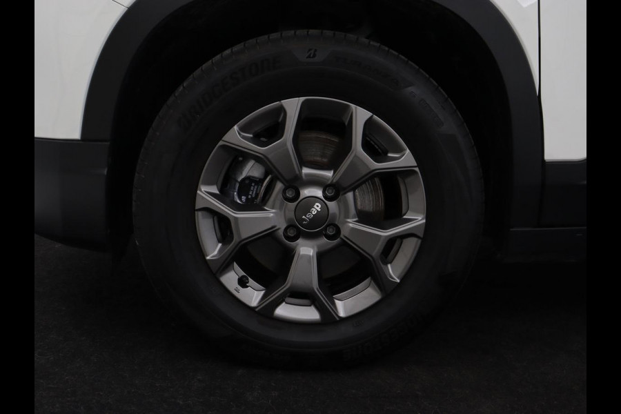 Jeep Avenger Longtitude 54 kWh | SOH 96.6% | Stoelverwarming | Carplay | Navigatie | Full LED | Warmtepomp | Keyless | Climate control | Digital Cockpit | Cruise control