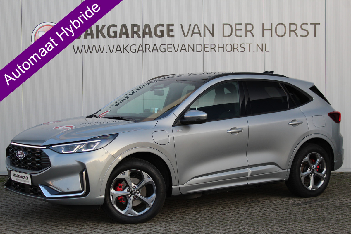 Ford Kuga 2.5-243pk PHEV ST-Line X. Van €. 54.937,- voor €. 43.735,- Trekgewicht van 2.100kg ! Elektr. panodak., elektr. trekhaak, stoel-, stuur- en voorraamverw., 360gr. Camera, HUD, AppleCarplay/Androidauto, Elektr. verstelb. comfortstoelen, LED verl.