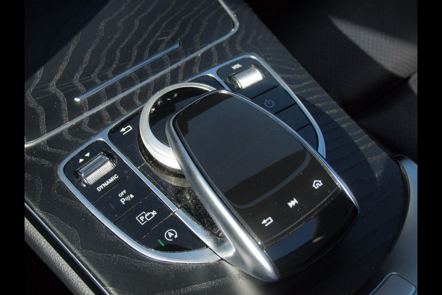 Mercedes-Benz C-Klasse 200 Premium Plus Pack | AMG Line | Panoramadak | Camera | Burmester | Sfeerverlichting |