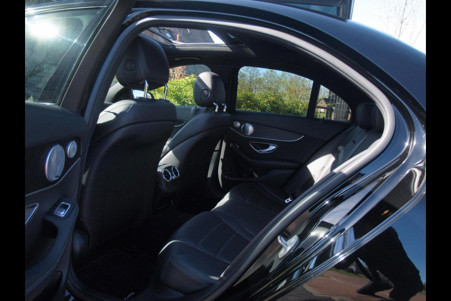 Mercedes-Benz C-Klasse 200 Premium Plus Pack | AMG Line | Panoramadak | Camera | Burmester | Sfeerverlichting |