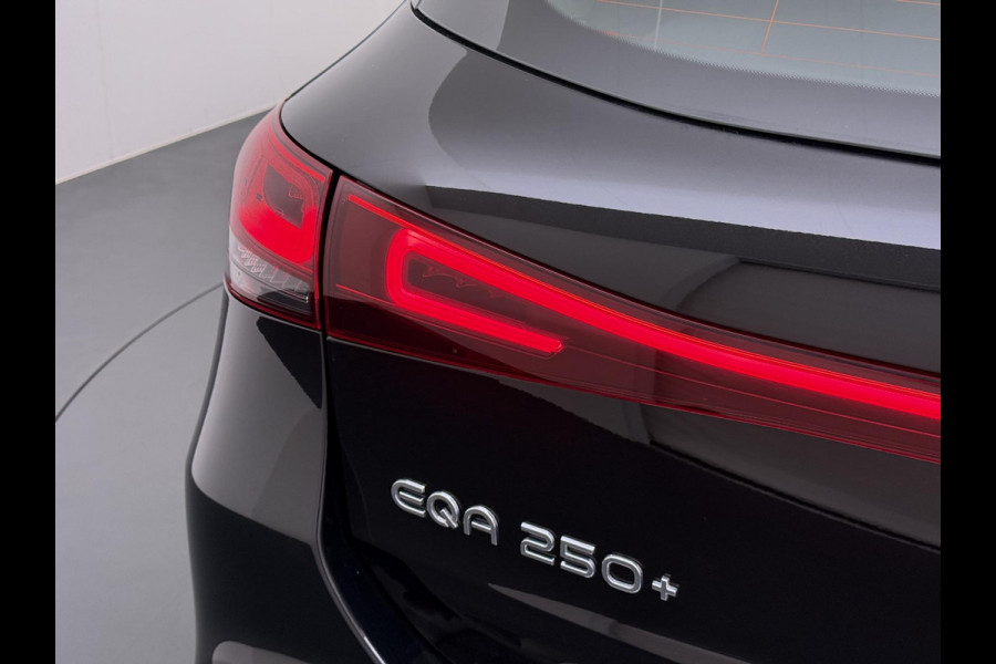 Mercedes-Benz EQA 250+ Luxury Line 71 kWh VAN: 35.900,- VOOR: 32.877,- UW LENTEVOORDEEL: 3.023,- | RIJKLAARPRIJS incl. 12mnd BOVAG