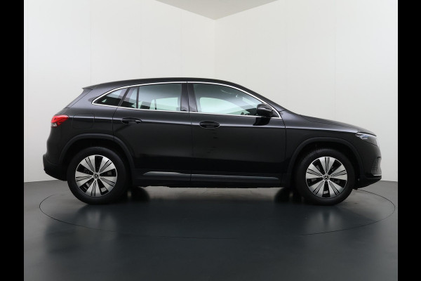 Mercedes-Benz EQA 250+ Luxury Line 71 kWh VAN: 35.900,- VOOR: 32.877,- UW LENTEVOORDEEL: 3.023,- | RIJKLAARPRIJS incl. 12mnd BOVAG