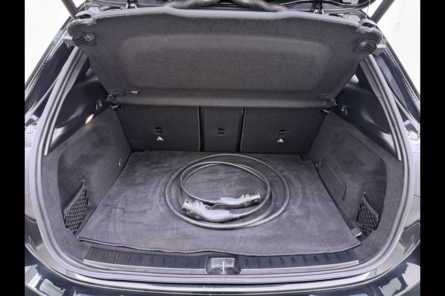 Mercedes-Benz EQA 250+ Luxury Line 71 kWh VAN: 35.900,- VOOR: 32.877,- UW LENTEVOORDEEL: 3.023,- | RIJKLAARPRIJS incl. 12mnd BOVAG