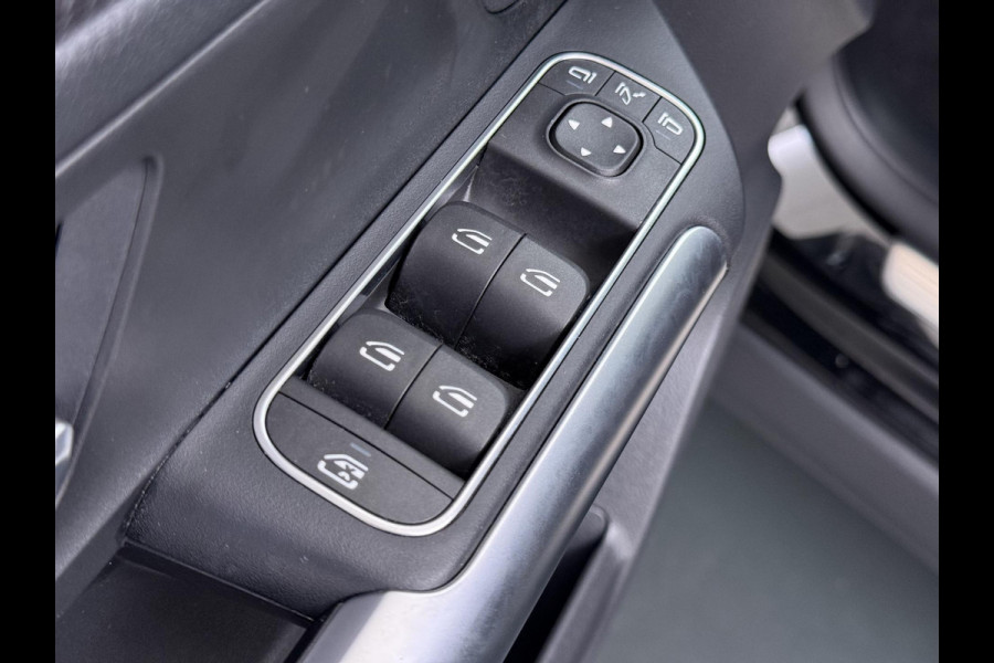 Mercedes-Benz EQA 250+ Luxury Line 71 kWh VAN: 35.900,- VOOR: 32.877,- UW LENTEVOORDEEL: 3.023,- | RIJKLAARPRIJS incl. 12mnd BOVAG