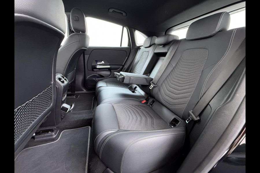 Mercedes-Benz EQA 250+ Luxury Line 71 kWh VAN: 35.900,- VOOR: 32.877,- UW LENTEVOORDEEL: 3.023,- | RIJKLAARPRIJS incl. 12mnd BOVAG