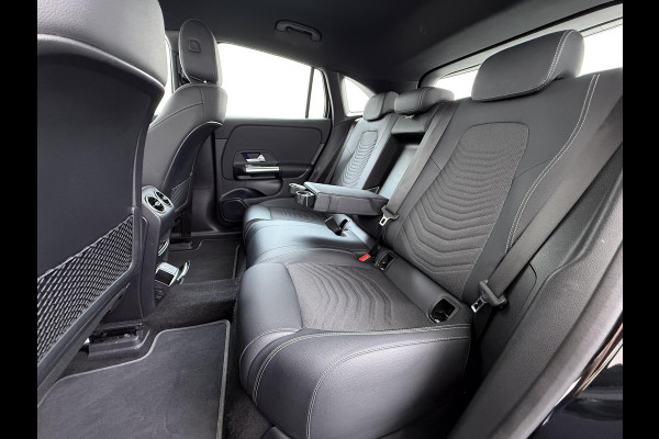 Mercedes-Benz EQA 250+ Luxury Line 71 kWh VAN: 35.900,- VOOR: 32.877,- UW LENTEVOORDEEL: 3.023,- | RIJKLAARPRIJS incl. 12mnd BOVAG