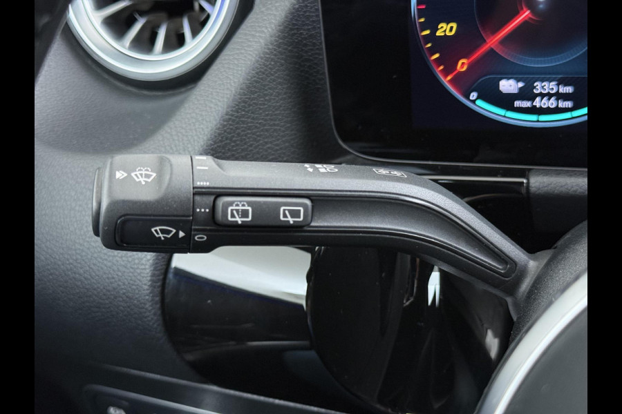 Mercedes-Benz EQA 250+ Luxury Line 71 kWh VAN: 35.900,- VOOR: 32.877,- UW LENTEVOORDEEL: 3.023,- | RIJKLAARPRIJS incl. 12mnd BOVAG