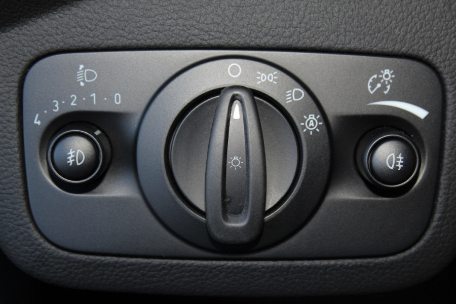 Ford C-MAX 1.0-125pk Titanium. Erg goed onderhouden hoogzitter, afkomstig van de 1e eig. Autm. airco dual, cruise control, navigatie, telefoonvoorb., voorraamverw., trekhaak, all season banden rondom, camera, parkeersensoren v+a etc.