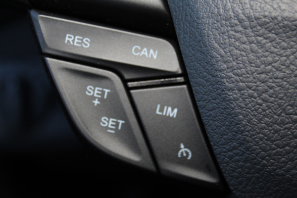 Ford C-MAX 1.0-125pk Titanium. Erg goed onderhouden hoogzitter, afkomstig van de 1e eig. Autm. airco dual, cruise control, navigatie, telefoonvoorb., voorraamverw., trekhaak, all season banden rondom, camera, parkeersensoren v+a etc.