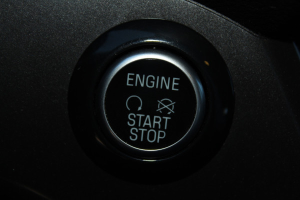 Ford C-MAX 1.0-125pk Titanium. Erg goed onderhouden hoogzitter, afkomstig van de 1e eig. Autm. airco dual, cruise control, navigatie, telefoonvoorb., voorraamverw., trekhaak, all season banden rondom, camera, parkeersensoren v+a etc.