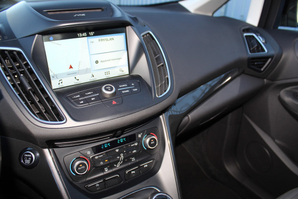 Ford C-MAX 1.0-125pk Titanium. Erg goed onderhouden hoogzitter, afkomstig van de 1e eig. Autm. airco dual, cruise control, navigatie, telefoonvoorb., voorraamverw., trekhaak, all season banden rondom, camera, parkeersensoren v+a etc.