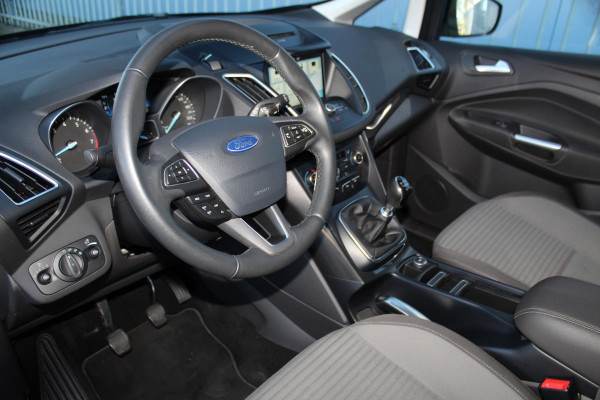 Ford C-MAX 1.0-125pk Titanium. Erg goed onderhouden hoogzitter, afkomstig van de 1e eig. Autm. airco dual, cruise control, navigatie, telefoonvoorb., voorraamverw., trekhaak, all season banden rondom, camera, parkeersensoren v+a etc.
