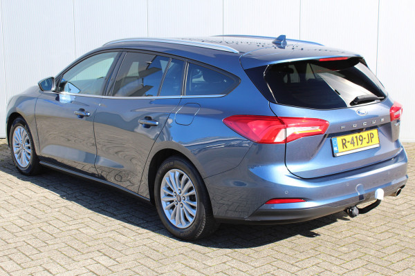 Ford FOCUS Wagon 1.0-155pk EcoBoost Titanium. Erg nette en goed onderhouden wagen met slechts 60.000km. Autm. airco dual, camera, stoel-, stuur- en voorraamverwarming, trekhaak, LM wielen, metallic lak, navigatie, telefoonvoorb. etc.