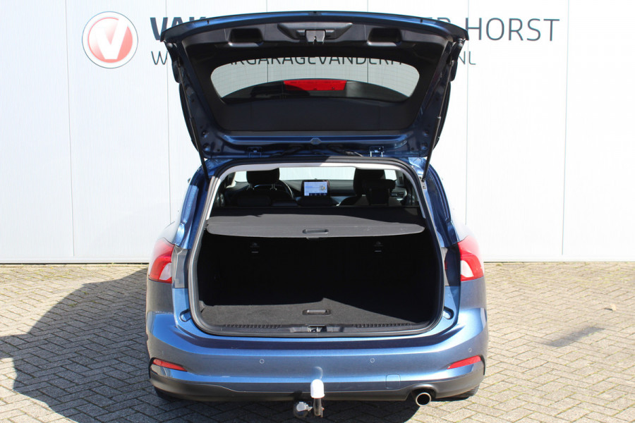 Ford FOCUS Wagon 1.0-155pk EcoBoost Titanium. Erg nette en goed onderhouden wagen met slechts 60.000km. Autm. airco dual, camera, stoel-, stuur- en voorraamverwarming, trekhaak, LM wielen, metallic lak, navigatie, telefoonvoorb. etc.