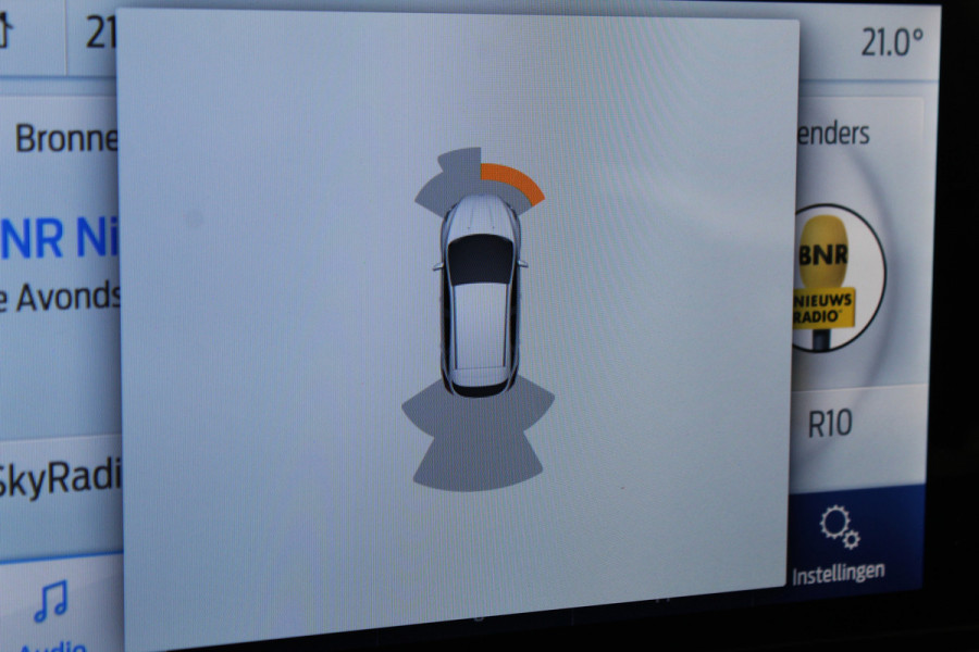 Ford FOCUS Wagon 1.0-155pk EcoBoost Titanium. Erg nette en goed onderhouden wagen met slechts 60.000km. Autm. airco dual, camera, stoel-, stuur- en voorraamverwarming, trekhaak, LM wielen, metallic lak, navigatie, telefoonvoorb. etc.