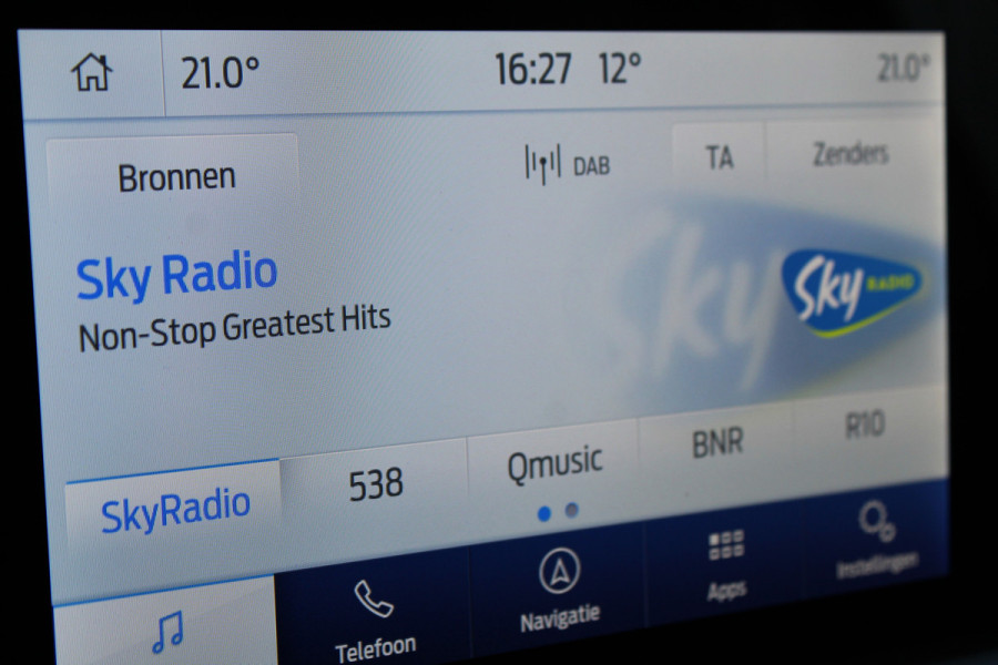 Ford FOCUS Wagon 1.0-155pk EcoBoost Titanium. Erg nette en goed onderhouden wagen met slechts 60.000km. Autm. airco dual, camera, stoel-, stuur- en voorraamverwarming, trekhaak, LM wielen, metallic lak, navigatie, telefoonvoorb. etc.