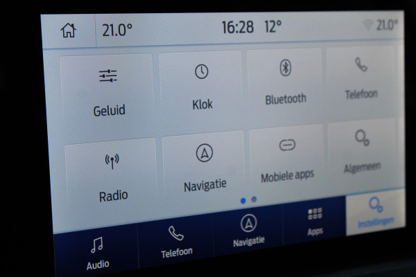 Ford FOCUS Wagon 1.0-155pk EcoBoost Titanium. Erg nette en goed onderhouden wagen met slechts 60.000km. Autm. airco dual, camera, stoel-, stuur- en voorraamverwarming, trekhaak, LM wielen, metallic lak, navigatie, telefoonvoorb. etc.