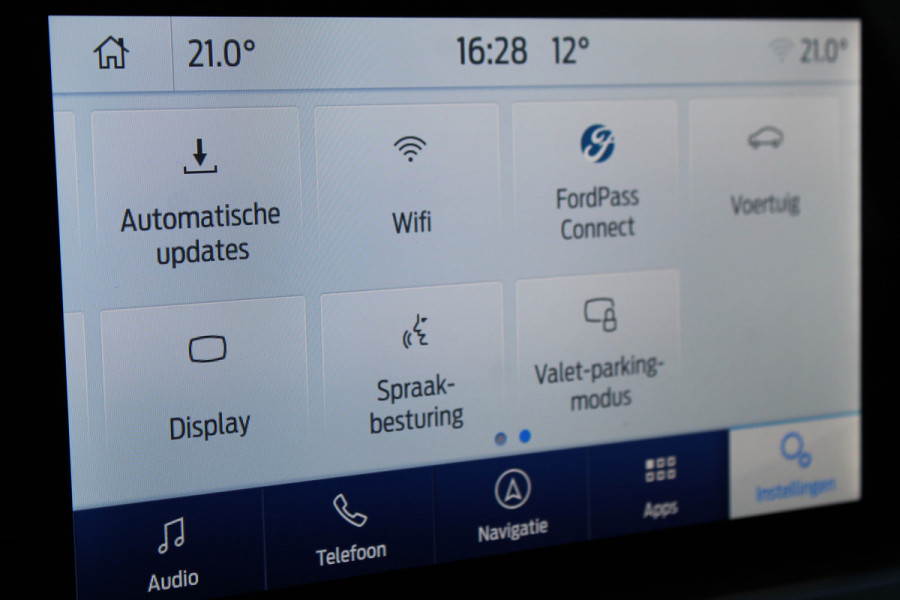 Ford FOCUS Wagon 1.0-155pk EcoBoost Titanium. Erg nette en goed onderhouden wagen met slechts 60.000km. Autm. airco dual, camera, stoel-, stuur- en voorraamverwarming, trekhaak, LM wielen, metallic lak, navigatie, telefoonvoorb. etc.