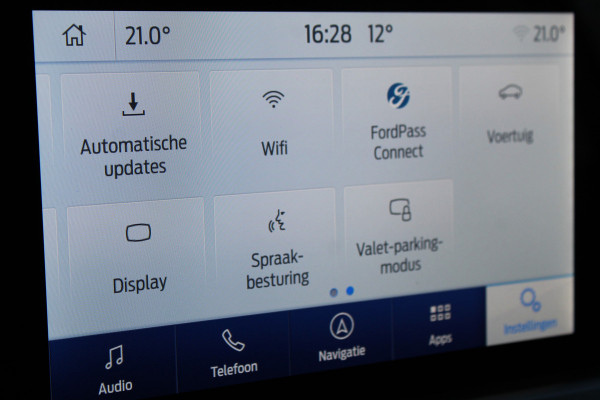 Ford FOCUS Wagon 1.0-155pk EcoBoost Titanium. Erg nette en goed onderhouden wagen met slechts 60.000km. Autm. airco dual, camera, stoel-, stuur- en voorraamverwarming, trekhaak, LM wielen, metallic lak, navigatie, telefoonvoorb. etc.