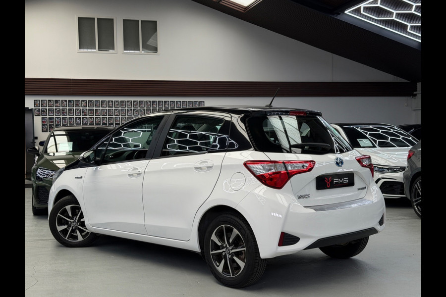 Toyota Yaris 1.5 Hybrid Bi-Tone Bluetooth