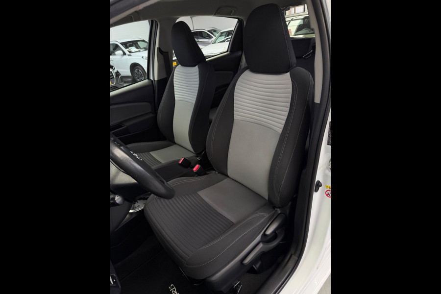 Toyota Yaris 1.5 Hybrid Bi-Tone Bluetooth