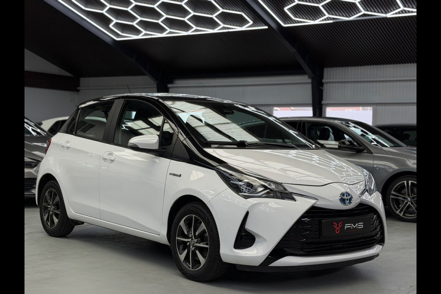 Toyota Yaris 1.5 Hybrid Bi-Tone Bluetooth