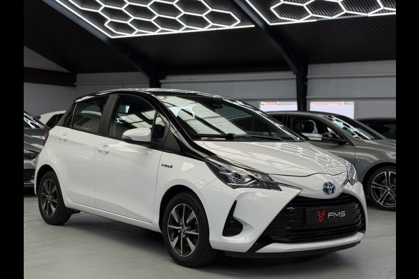 Toyota Yaris 1.5 Hybrid Bi-Tone Bluetooth
