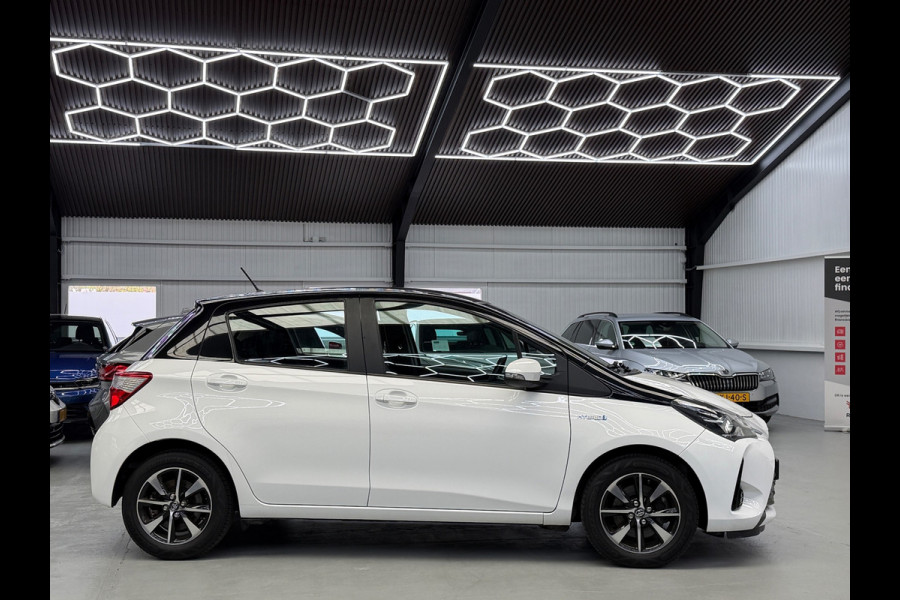 Toyota Yaris 1.5 Hybrid Bi-Tone Bluetooth