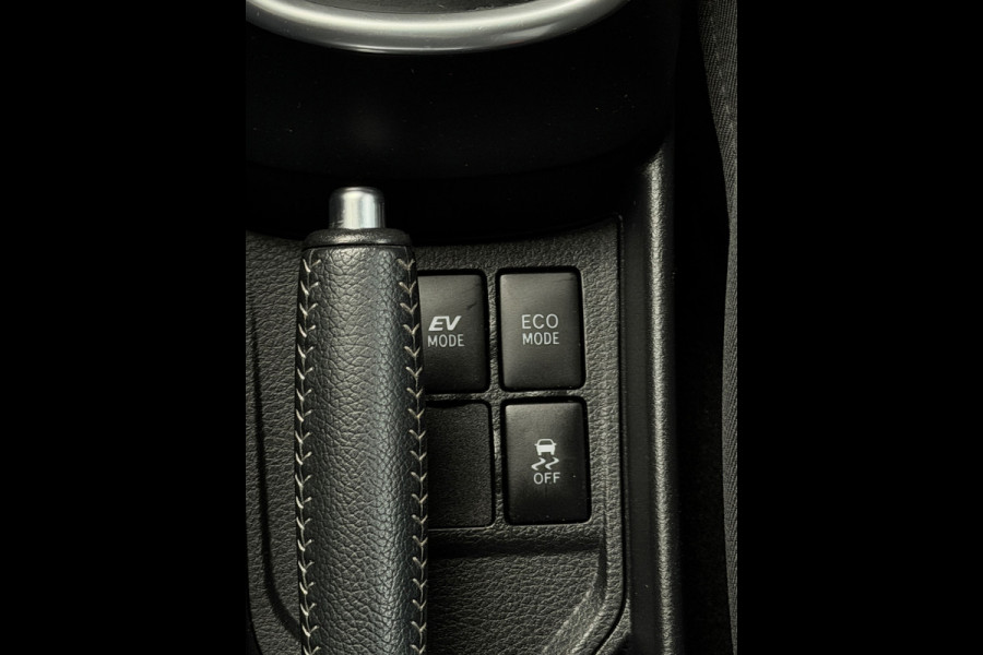 Toyota Yaris 1.5 Hybrid Bi-Tone Bluetooth