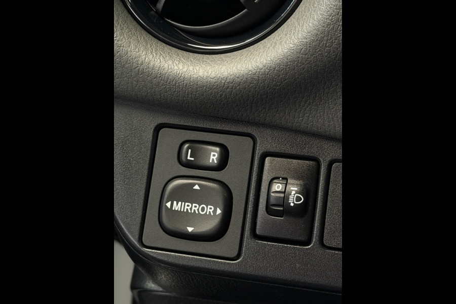 Toyota Yaris 1.5 Hybrid Bi-Tone Bluetooth