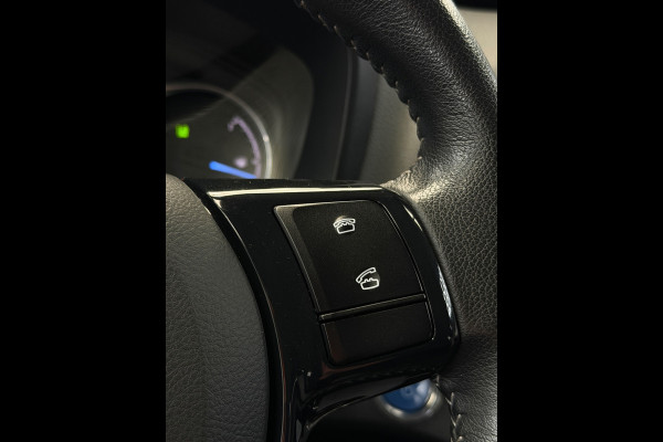 Toyota Yaris 1.5 Hybrid Bi-Tone Bluetooth