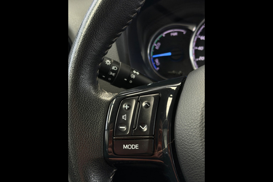 Toyota Yaris 1.5 Hybrid Bi-Tone Bluetooth