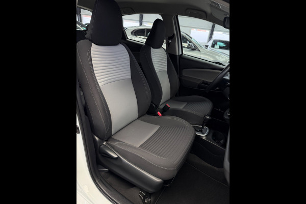 Toyota Yaris 1.5 Hybrid Bi-Tone Bluetooth