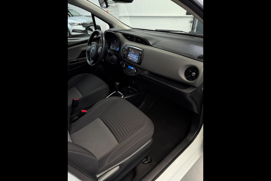 Toyota Yaris 1.5 Hybrid Bi-Tone Bluetooth