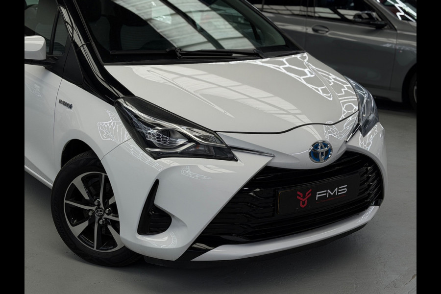 Toyota Yaris 1.5 Hybrid Bi-Tone Bluetooth