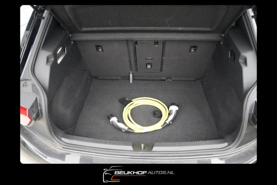 Volkswagen ID.3 First Plus 58 kWh Trekhaak Carplay Soh 91,7%