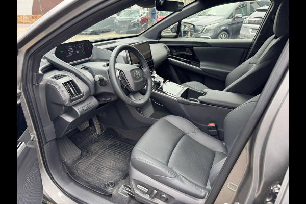 Toyota Bz4x Premium 71 kWh VAN: 39.900,- VOOR: 36.877,- UW LENTEVOORDEEL: 3.023,- | MEGA VOLLE AUTO | 10 jaar TOYOTA GARANTIE | TREKHAAK