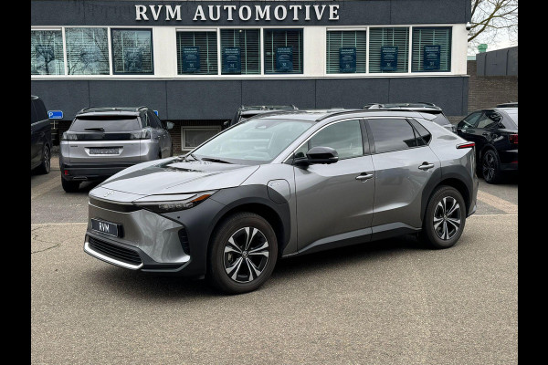 Toyota Bz4x Premium 71 kWh VAN: 39.900,- VOOR: 36.877,- UW LENTEVOORDEEL: 3.023,- | MEGA VOLLE AUTO | 10 jaar TOYOTA GARANTIE | TREKHAAK