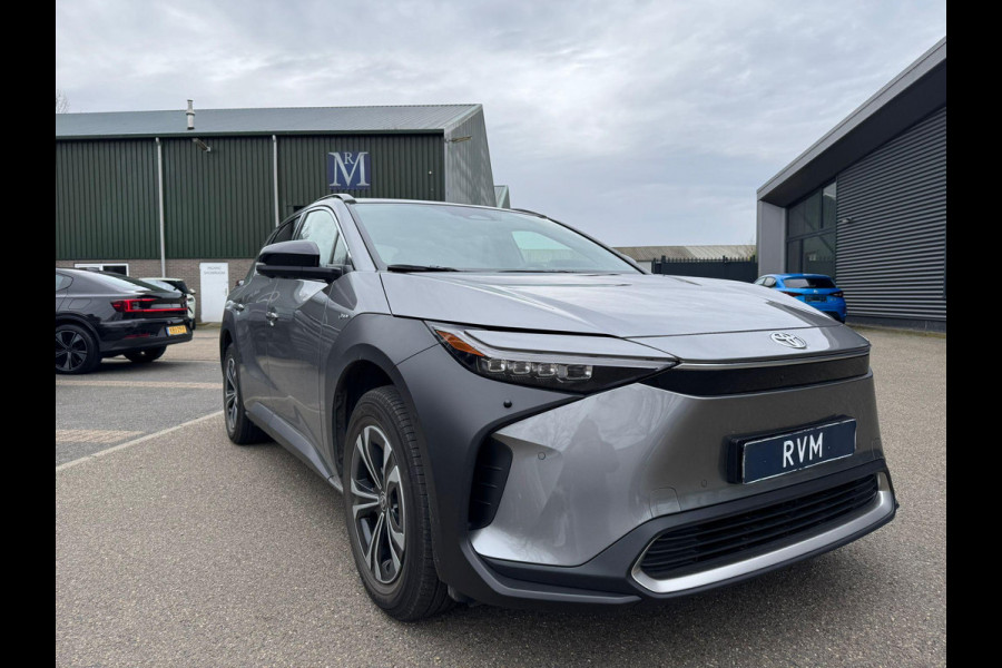 Toyota Bz4x Premium 71 kWh VAN: 39.900,- VOOR: 36.877,- UW LENTEVOORDEEL: 3.023,- | MEGA VOLLE AUTO | 10 jaar TOYOTA GARANTIE | TREKHAAK