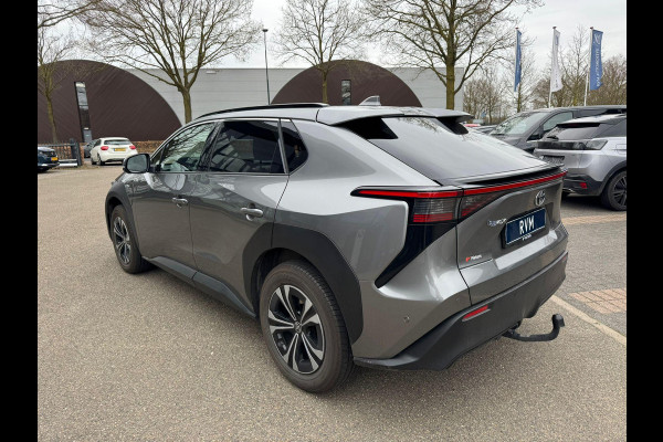 Toyota Bz4x Premium 71 kWh VAN: 39.900,- VOOR: 36.877,- UW LENTEVOORDEEL: 3.023,- | MEGA VOLLE AUTO | 10 jaar TOYOTA GARANTIE | TREKHAAK