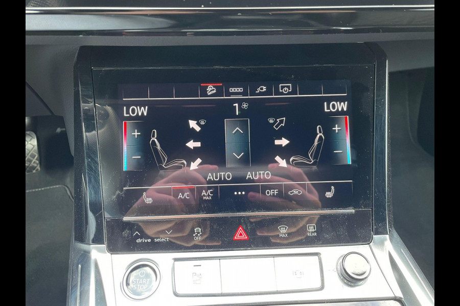 Audi e-tron Sportback 55 quattro S edition 95 kWh VAN € 39.900,- VOOR € 36.877,- UW LENTEVOORDEEL  € 3.023,-! | SOH 95% | S LINE BLACKLINE  | B&O AUDIO | ADAPTIVE CRUISE | 360 CAMERA | KEYLESS ENTRY