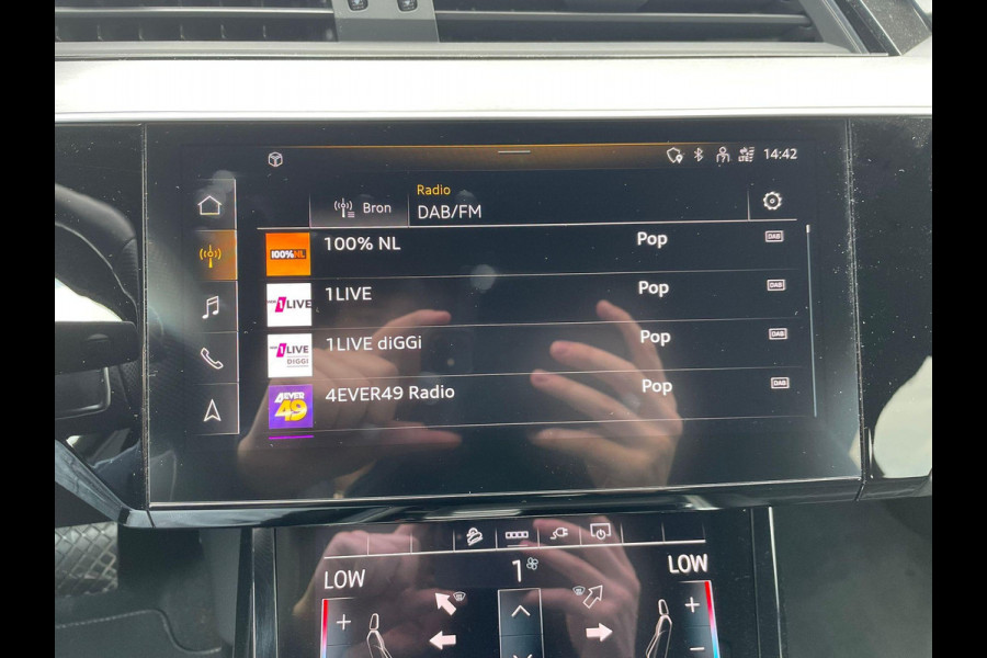 Audi e-tron Sportback 55 quattro S edition 95 kWh VAN € 39.900,- VOOR € 36.877,- UW LENTEVOORDEEL  € 3.023,-! | SOH 95% | S LINE BLACKLINE  | B&O AUDIO | ADAPTIVE CRUISE | 360 CAMERA | KEYLESS ENTRY