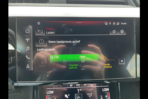 Audi e-tron Sportback 55 quattro S edition 95 kWh VAN € 39.900,- VOOR € 36.877,- UW LENTEVOORDEEL  € 3.023,-! | SOH 95% | S LINE BLACKLINE  | B&O AUDIO | ADAPTIVE CRUISE | 360 CAMERA | KEYLESS ENTRY