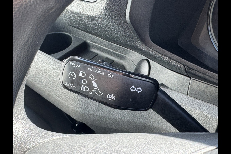 Volkswagen Crafter 35 2.0 TDI L3H3 Comfort Navigatie Carplay DAB All season banden Trekhaak Lat om lat