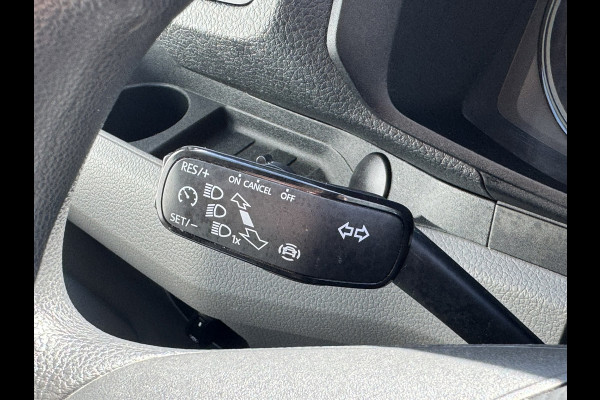 Volkswagen Crafter 35 2.0 TDI L3H3 Comfort Navigatie Carplay DAB All season banden Trekhaak Lat om lat