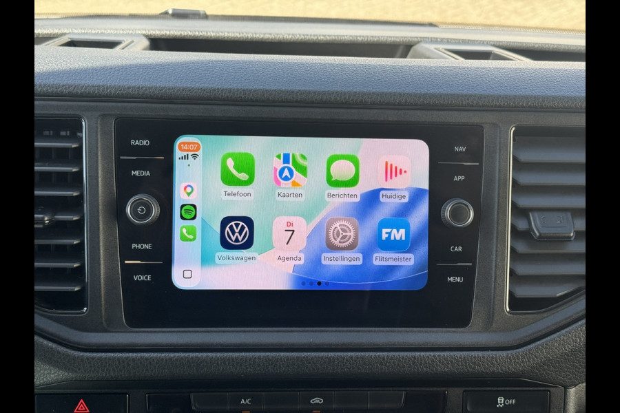 Volkswagen Crafter 35 2.0 TDI L3H3 Comfort Navigatie Carplay DAB All season banden Trekhaak Lat om lat