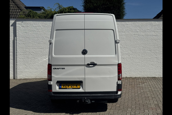 Volkswagen Crafter 35 2.0 TDI L3H3 Comfort Navigatie Carplay DAB All season banden Trekhaak Lat om lat