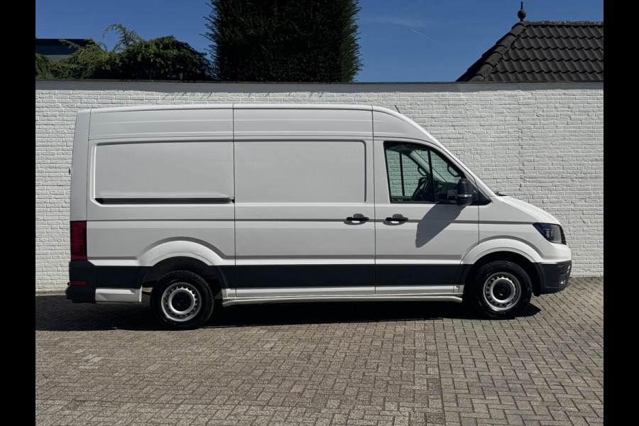 Volkswagen Crafter 35 2.0 TDI L3H3 Comfort Navigatie Carplay DAB All season banden Trekhaak Lat om lat