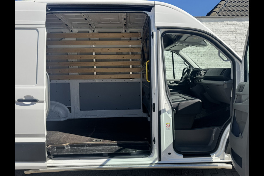 Volkswagen Crafter 35 2.0 TDI L3H3 Comfort Navigatie Carplay DAB All season banden Trekhaak Lat om lat
