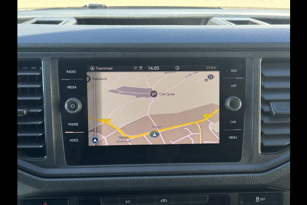Volkswagen Crafter 35 2.0 TDI L3H3 Comfort Navigatie Carplay DAB All season banden Trekhaak Lat om lat